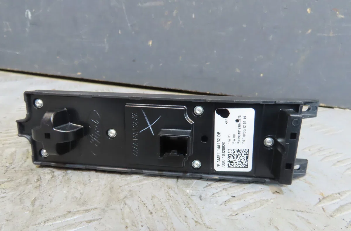 Commande lève-glace porte avant gauche Ford C-MAX II (DXA-CB7, DXA-CEU) 2.0 tdci (2010-2019) occasion