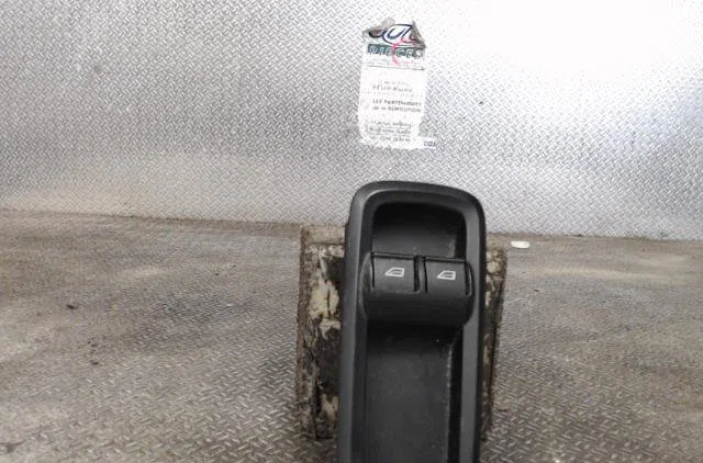 Commande lève-glace porte avant gauche FORD FIESTA 6  FIESTA 6 PHASE 1 occasion