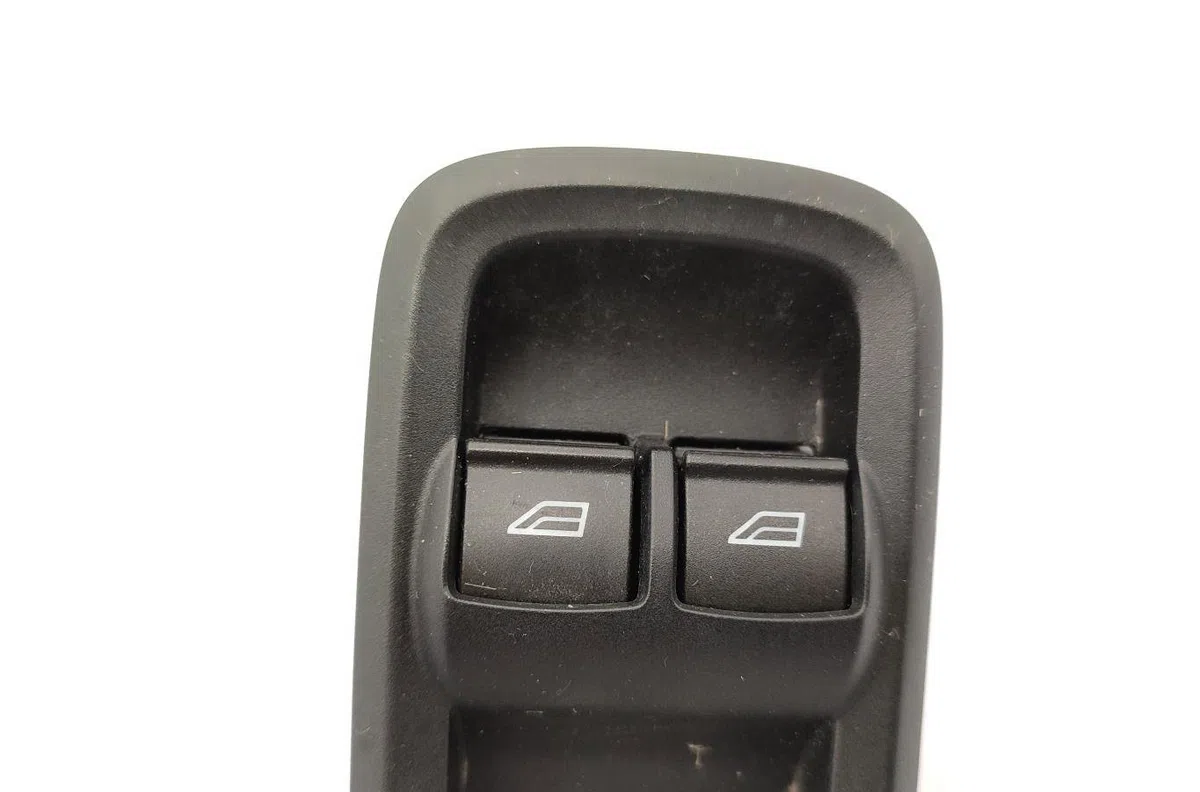 Commande lève-glace porte avant gauche FORD FIESTA 6 PHASE 1 occasion — photo 3