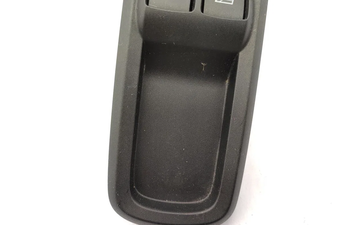 Commande lève-glace porte avant gauche FORD FIESTA 6 PHASE 1 occasion — photo 4