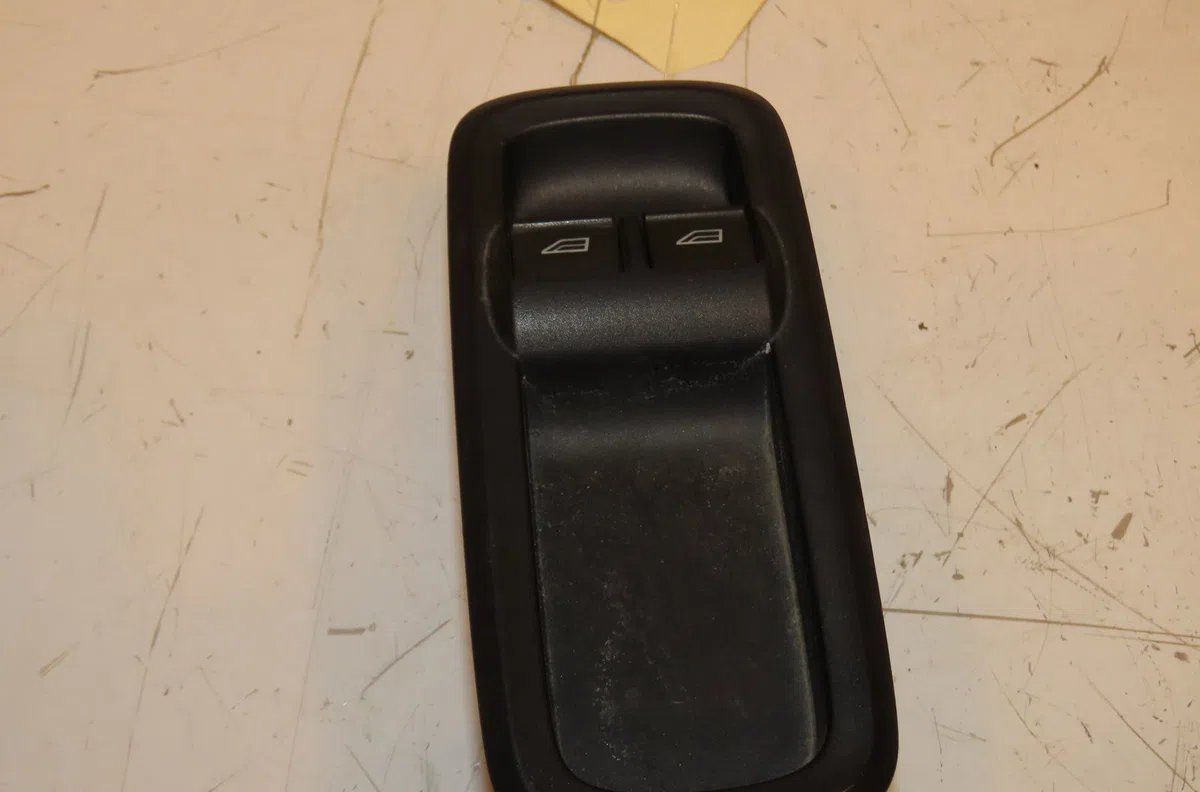 Commande lève-glace porte avant gauche Ford FIESTA VI (CB1, CCN) 1.25 (2008-2017) 5 portes occasion — photo 4