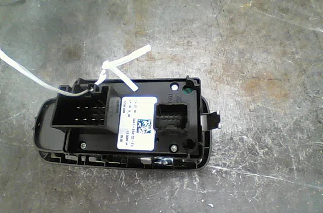 Commande lève-glace porte avant gauche Ford FIESTA VI (CB1, CCN) 1.4 tdci (2010-2012) 3 portes occasion — photo 2