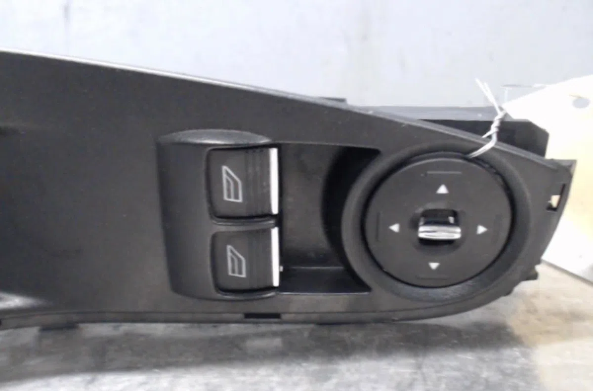 Commande lève-glace porte avant gauche Ford FIESTA VI (CB1, CCN) 1.5 tdci (2012-2017) occasion — photo 2