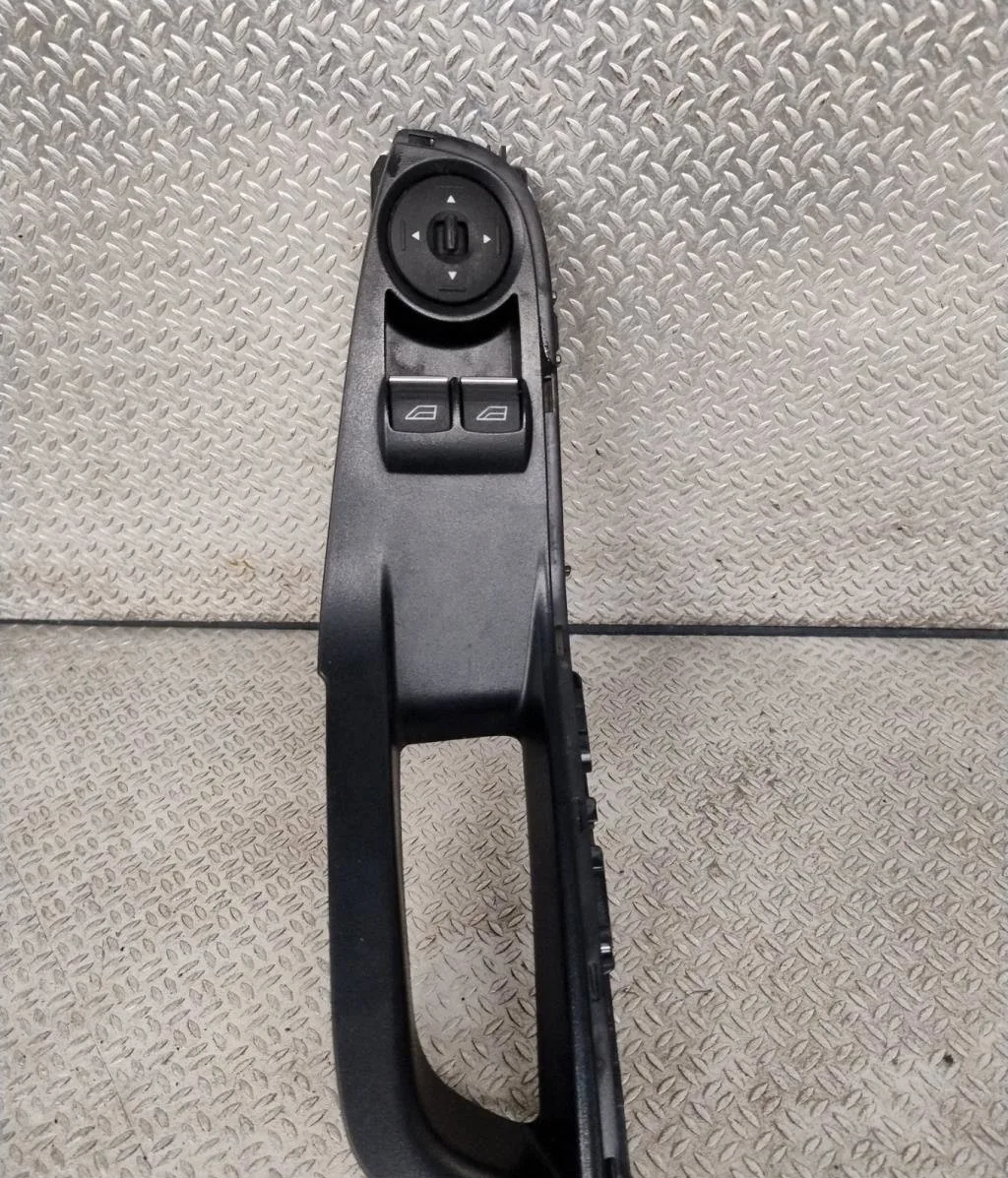 Commande lève-glace porte avant gauche Ford FIESTA VI (CB1, CCN) 1.5 tdci (2012-2017) occasion