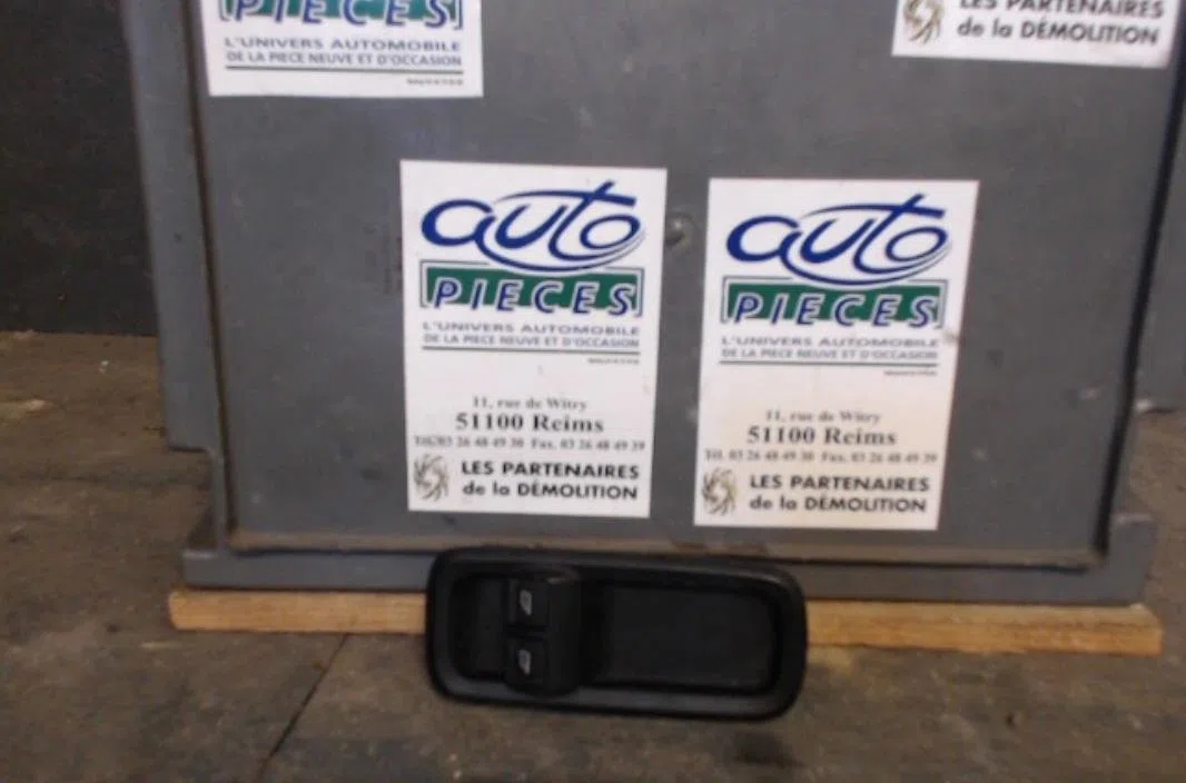 Commande lève-glace porte avant gauche Ford FIESTA VI (CB1, CCN) 1.6 tdci (2008-2012) occasion — photo 2