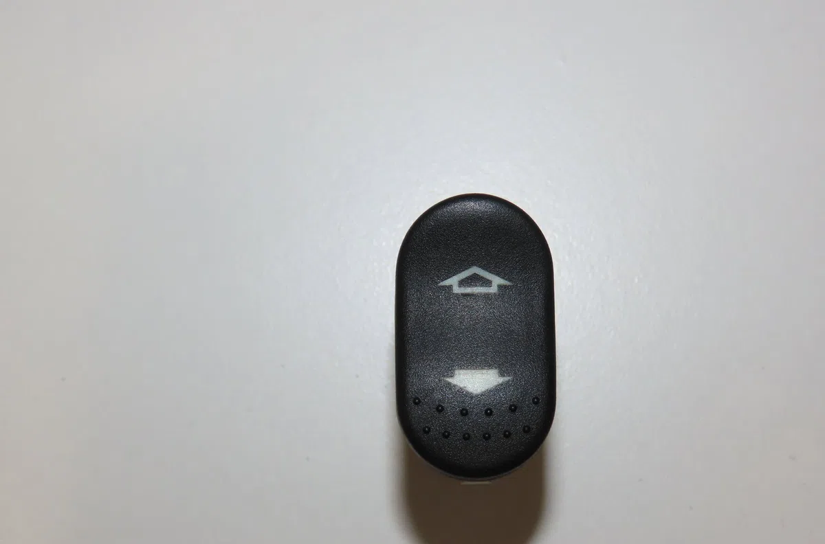 Commande lève-glace porte avant gauche Ford FOCUS I (DAW, DBW) 1.4 16v (1998-2004) occasion