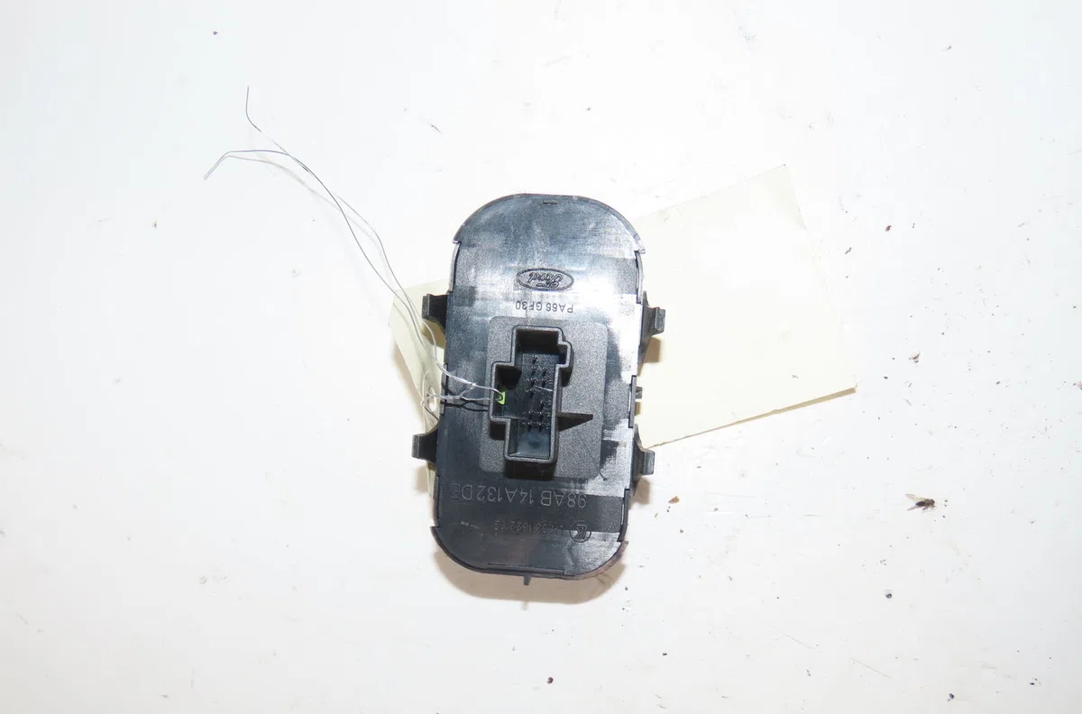Commande lève-glace porte avant gauche Ford FOCUS I (DAW, DBW) 1.6 16v (1998-2004) occasion