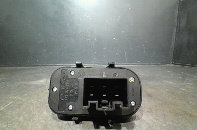 Commande lève-glace porte avant gauche Ford FOCUS I (DAW, DBW) 1.8 tdci (2001-2004) occasion — photo 2