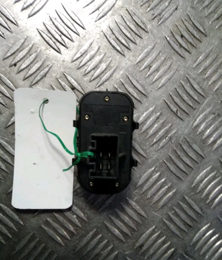 Commande lève-glace porte avant gauche Ford FOCUS I (DAW, DBW) 1.8 tdci (2001-2004) occasion