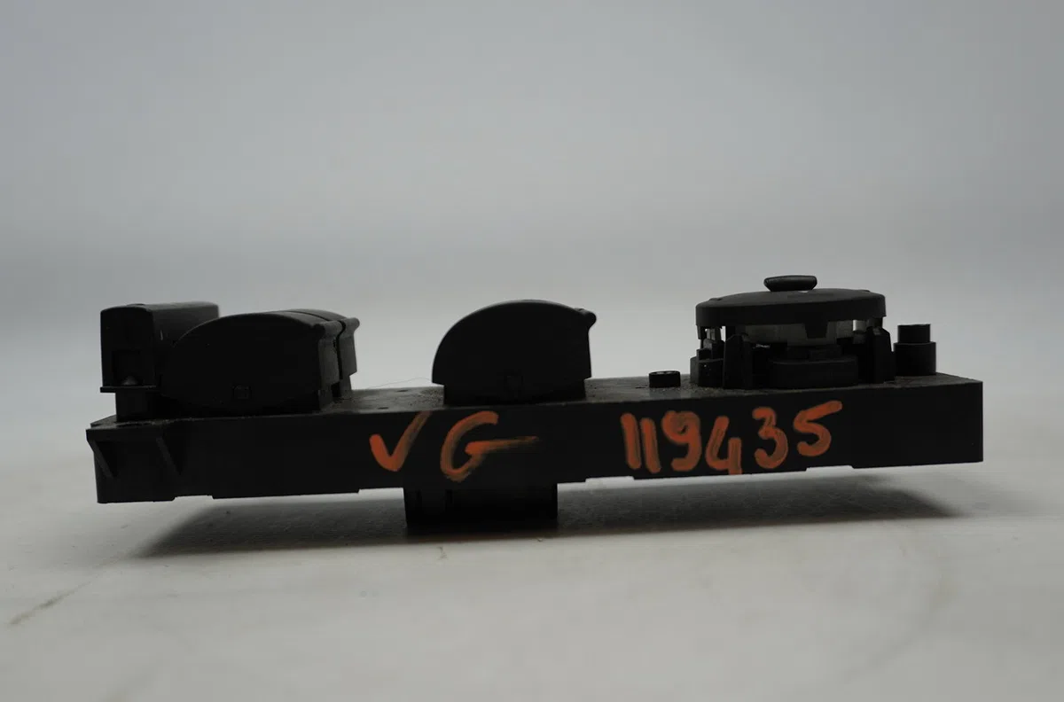 Commande lève-glace porte avant gauche Ford FOCUS II (DA_, HCP, DP) 1.8 tdci (2005-2012) occasion — photo 2