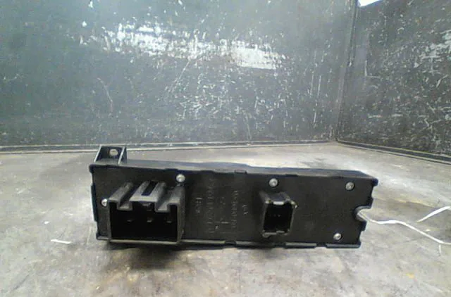 Commande lève-glace porte avant gauche Ford FOCUS II (DA_, HCP, DP) 1.8 tdci (2005-2012) occasion — photo 2