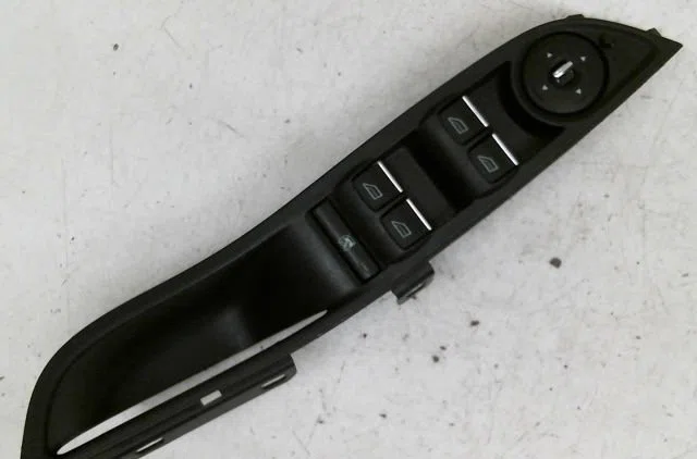 Commande lève-glace porte avant gauche Ford FOCUS III 1.6 ti (2010-2018) occasion — photo 2