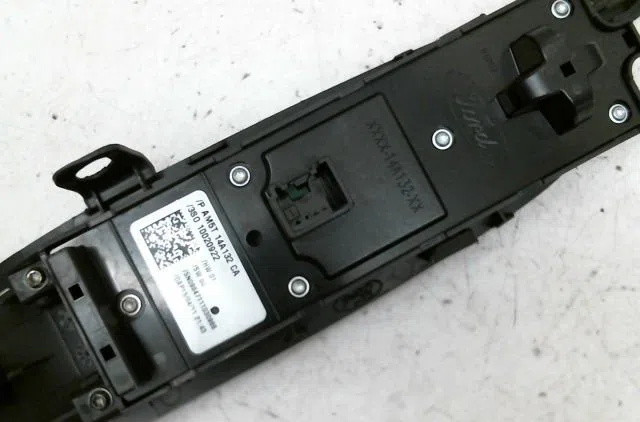 Commande lève-glace porte avant gauche Ford FOCUS III 1.6 ti (2010-2018) occasion — photo 4