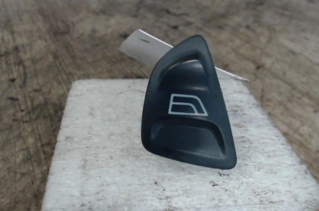 Commande lève-glace porte avant gauche FORD KA 2 PHASE 2 occasion — photo 2