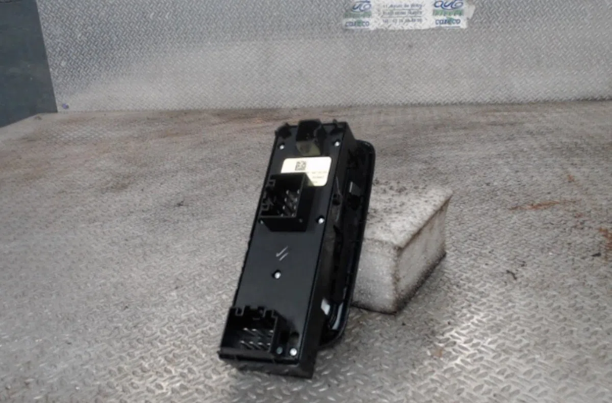Commande lève-glace porte avant gauche FORD KA  KA occasion — photo 2