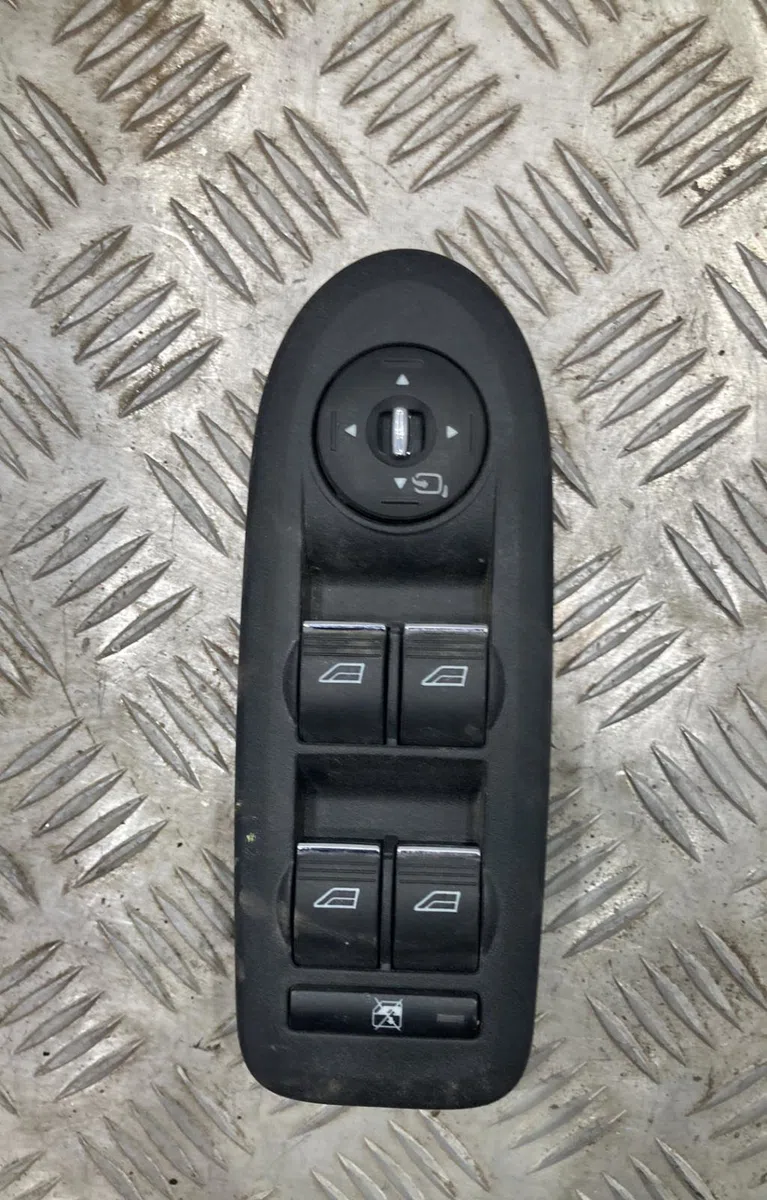 Commande lève-glace porte avant gauche FORD KUGA 1 occasion — photo 3
