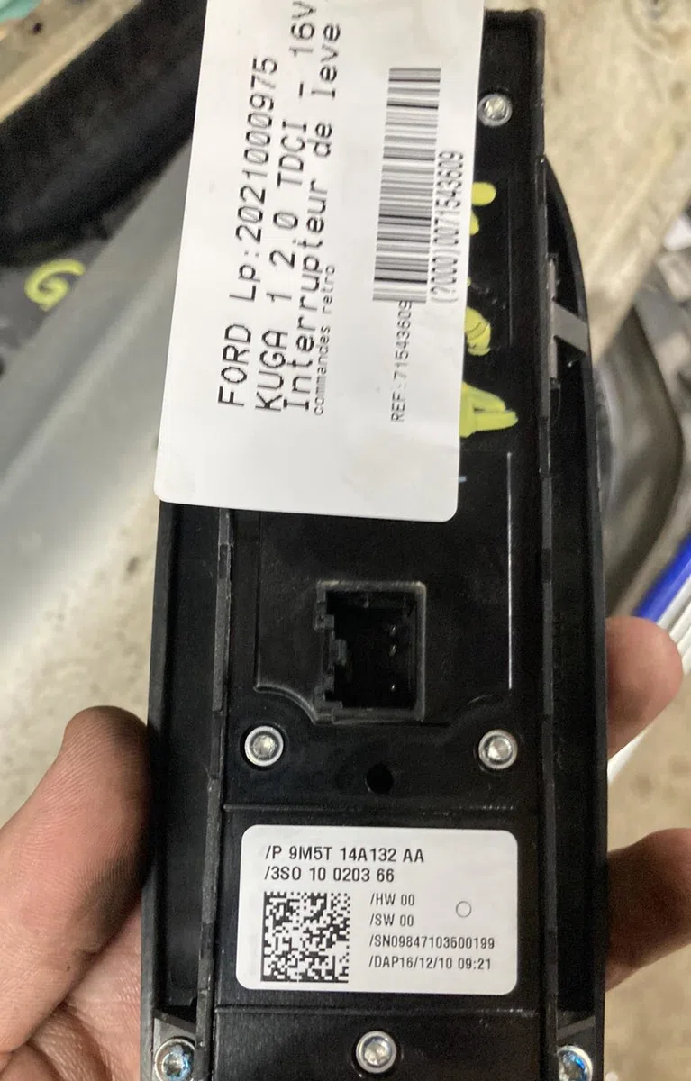 Commande lève-glace porte avant gauche FORD KUGA 1 occasion — photo 4