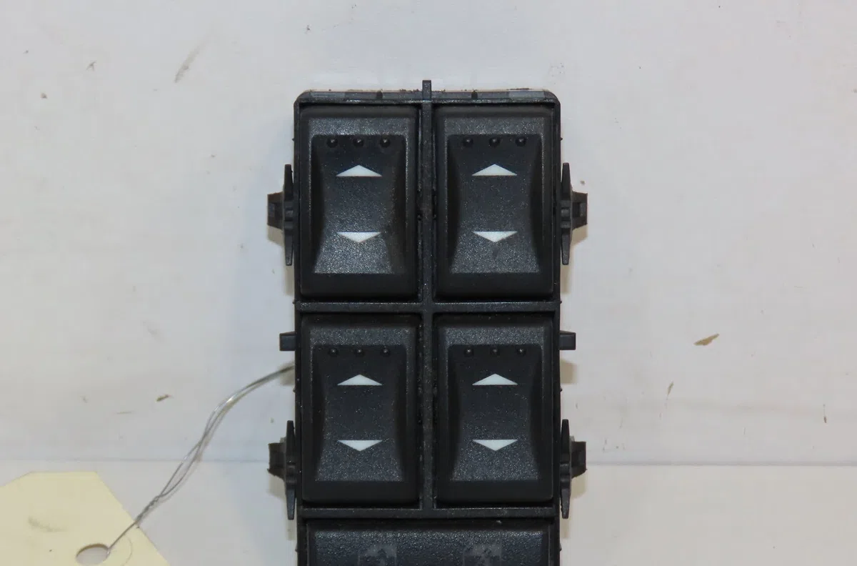 Commande lève-glace porte avant gauche Ford MONDEO III A trois volumes (B4Y) 2.0 16v (2000-2007) occasion