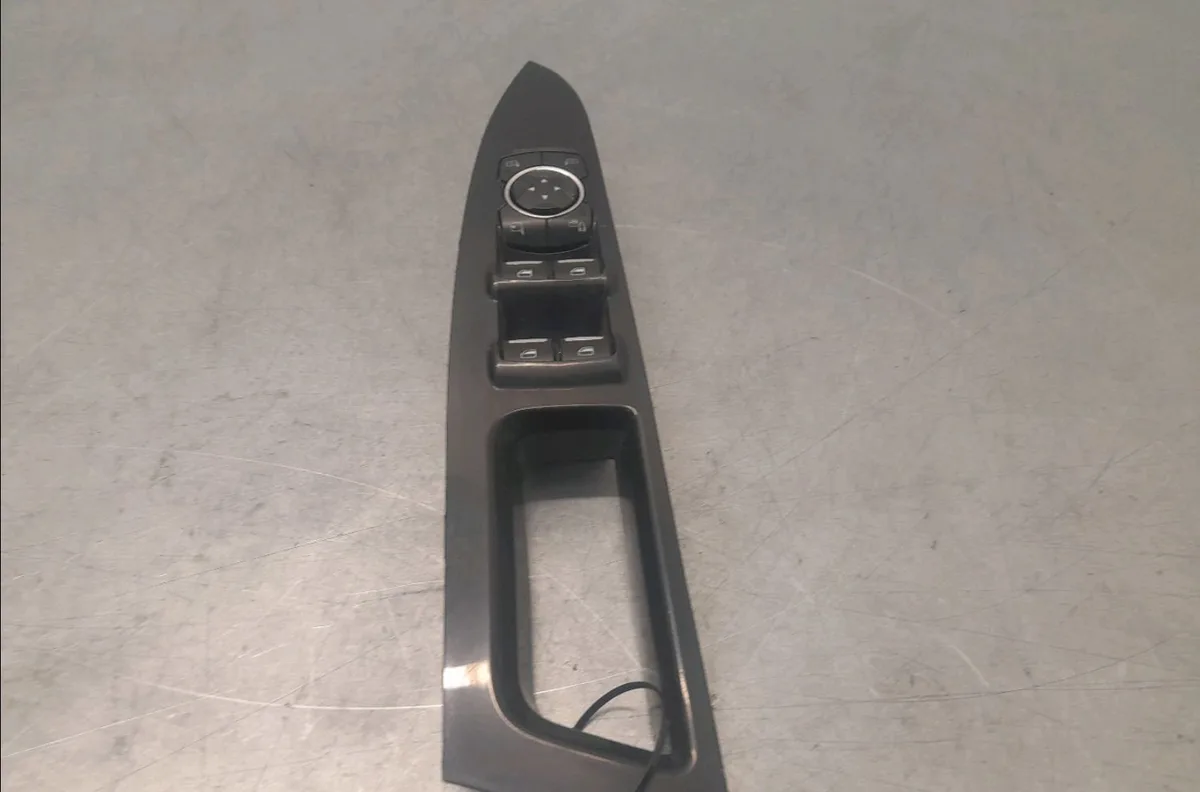 Commande lève-glace porte avant gauche Ford MONDEO V 3-5 portes (CE) 1.5 tdci (2015) occasion