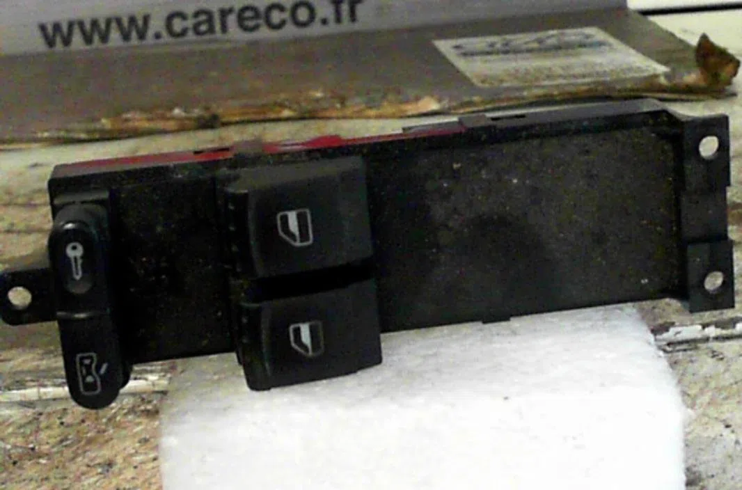 Commande lève-glace porte avant gauche FORD TRANSIT 2 PHASE 2 occasion — photo 2
