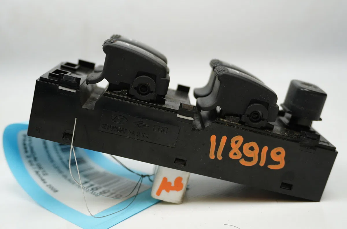 Commande lève-glace porte avant gauche Hyundai GETZ (TB) 1.6 (2002-2005) occasion — photo 2