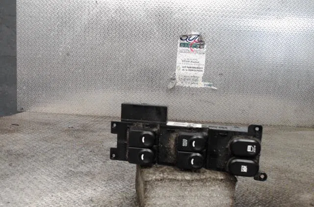 Commande lève-glace porte avant gauche HYUNDAI I 30 1  I 30 1 PHASE 1 occasion — photo 2