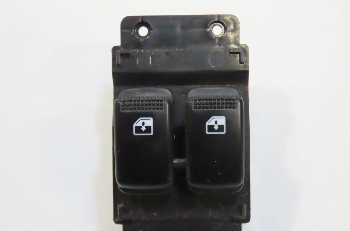 Commande lève-glace porte avant gauche Hyundai I10 I (PA) 1.2 (2011-2013) occasion