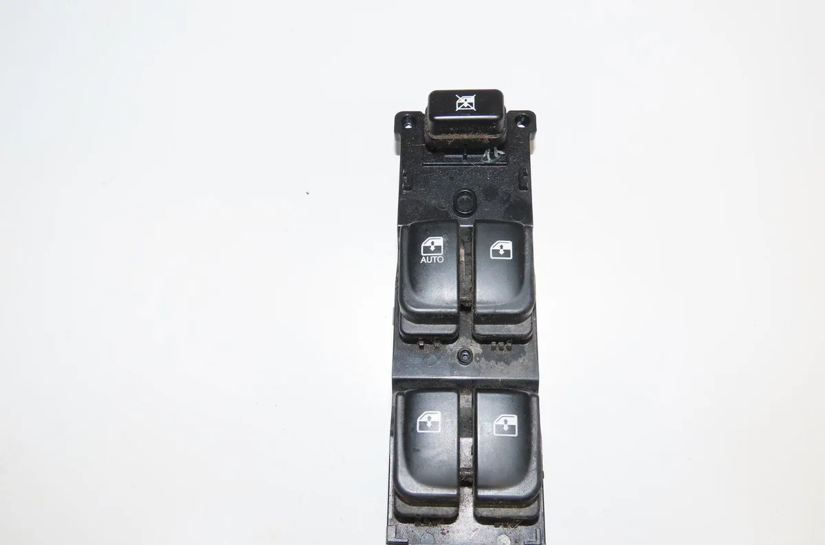 Commande lève-glace porte avant gauche Hyundai I20 I (PB, PBT) 1.2 (2008-2012) occasion