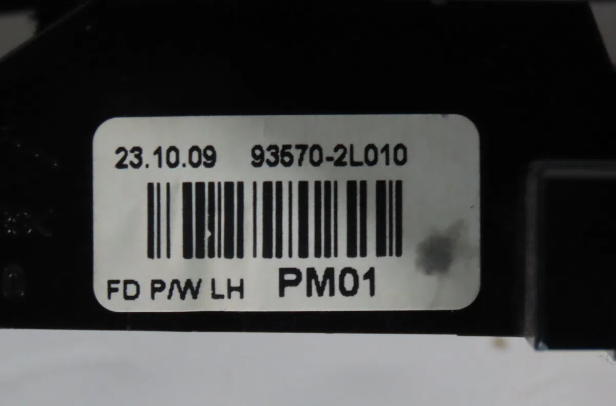 Commande lève-glace porte avant gauche Hyundai I30 (FD) 1.6 crdi (2007-2011) occasion — photo 2