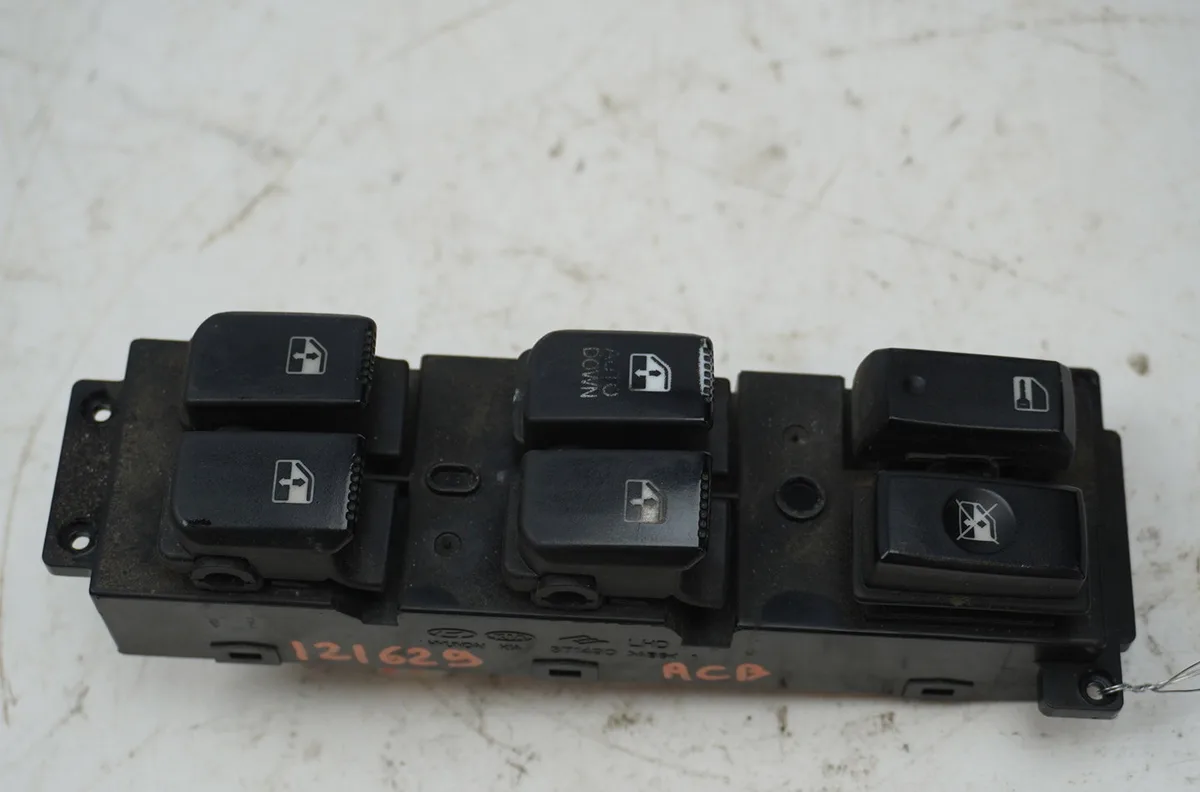 Commande lève-glace porte avant gauche Hyundai SANTA FÉ II (CM) 2.2 crdi 4x4 (2006-2009) occasion