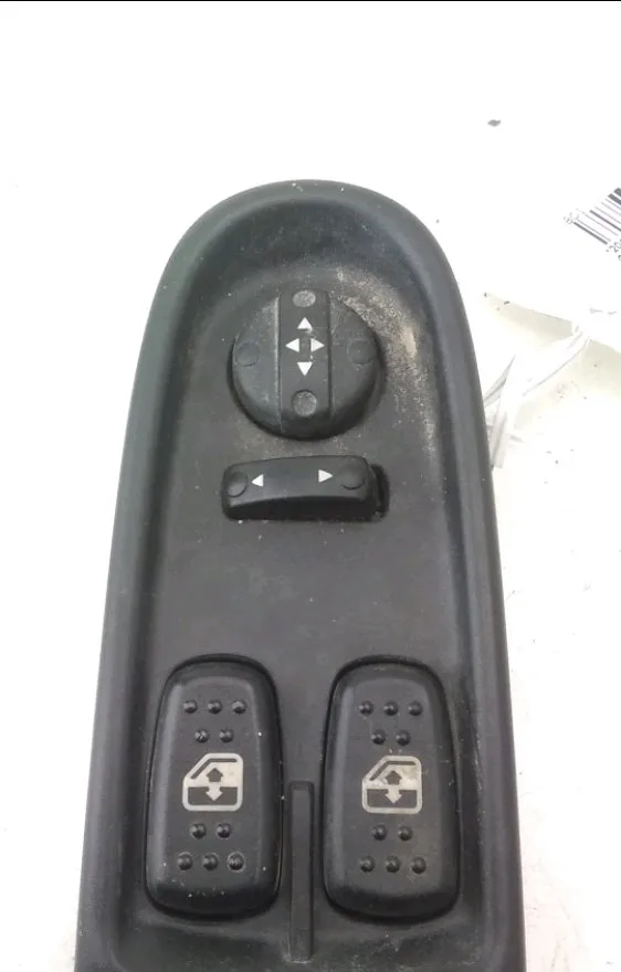 Commande lève-glace porte avant gauche Iveco DAILY IV Camionnette 35c13 v, 35c13 v-p, 35s13 v, 35s13 v-p (2007-2011) occasion