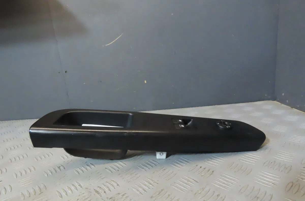 Commande lève-glace porte avant gauche KIA CEE-D 2010 occasion — photo 2