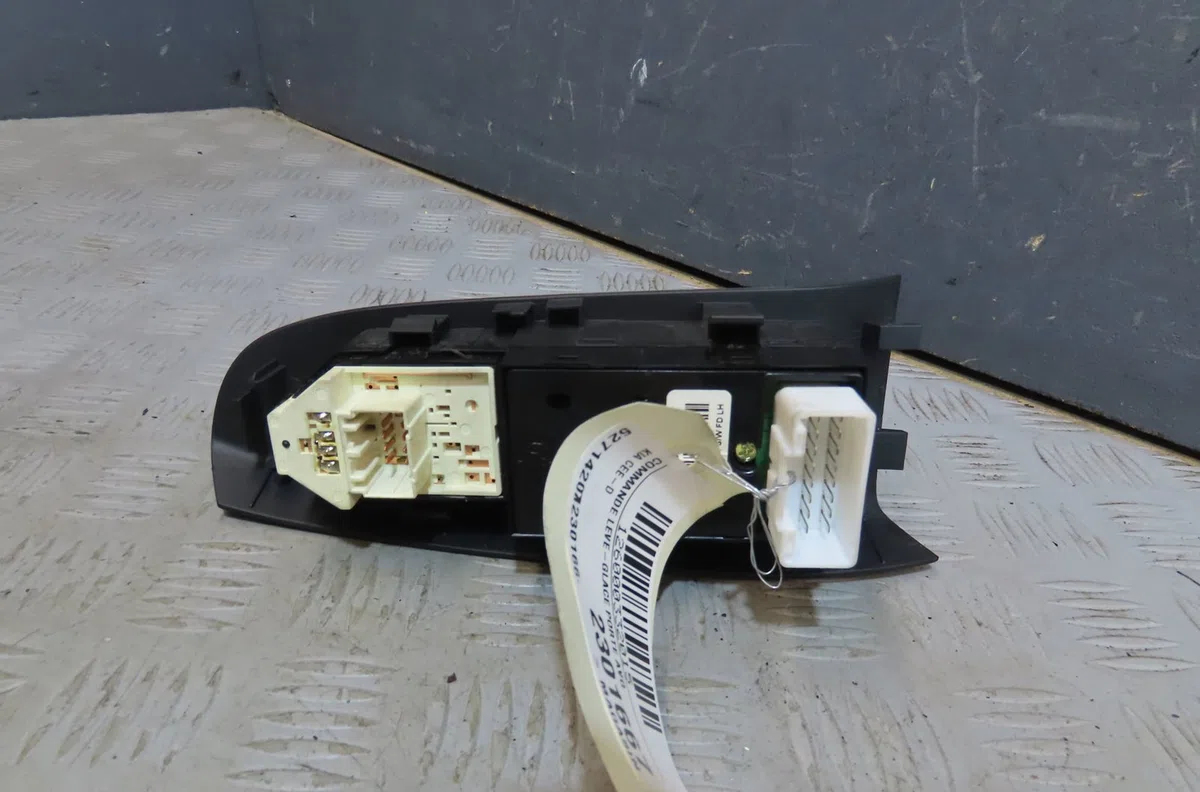 Commande lève-glace porte avant gauche Kia CEE'D 3-5 portes (ED) 1.6 crdi 115 (2006-2012) occasion — photo 2