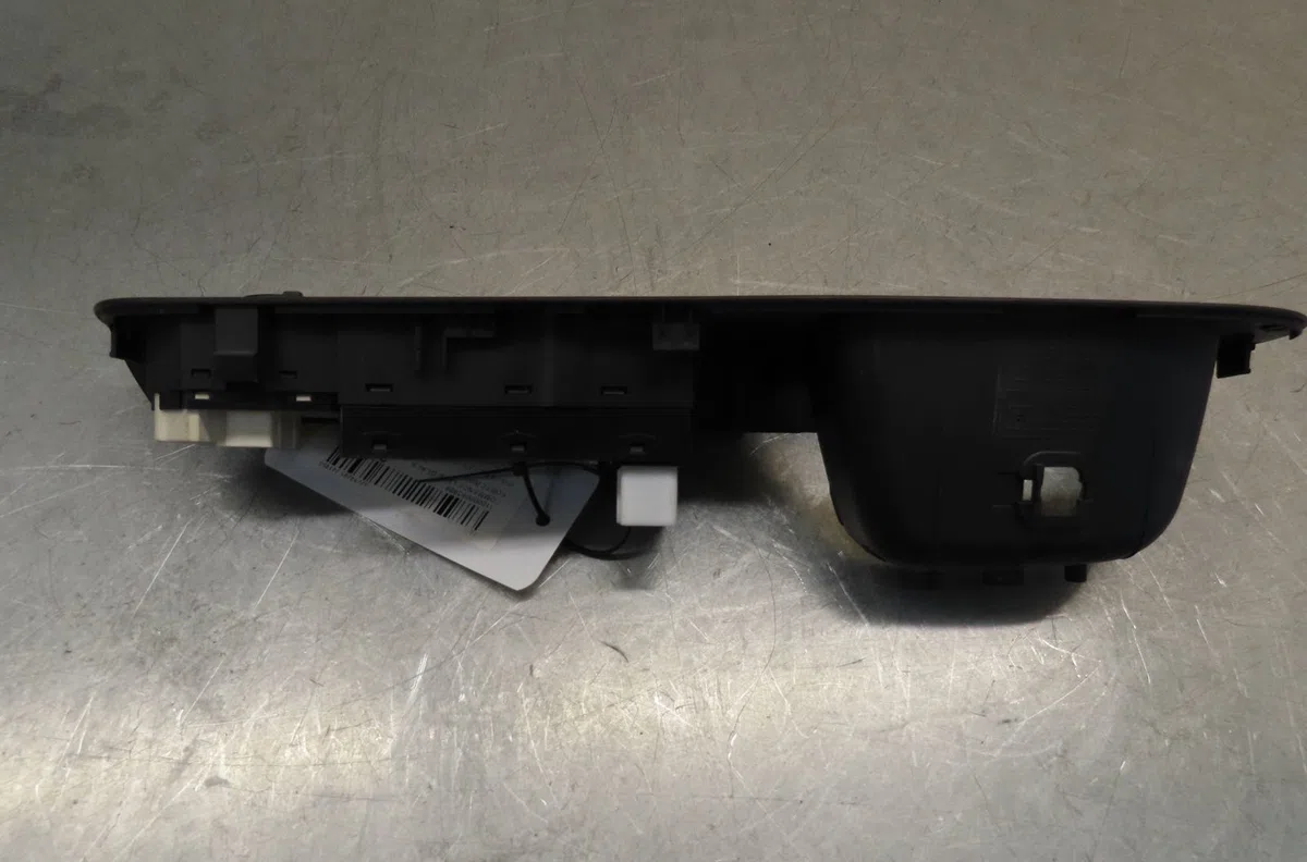 Commande lève-glace porte avant gauche Kia CEE'D 3-5 portes (ED) 1.6 crdi 90 (2006-2012) occasion