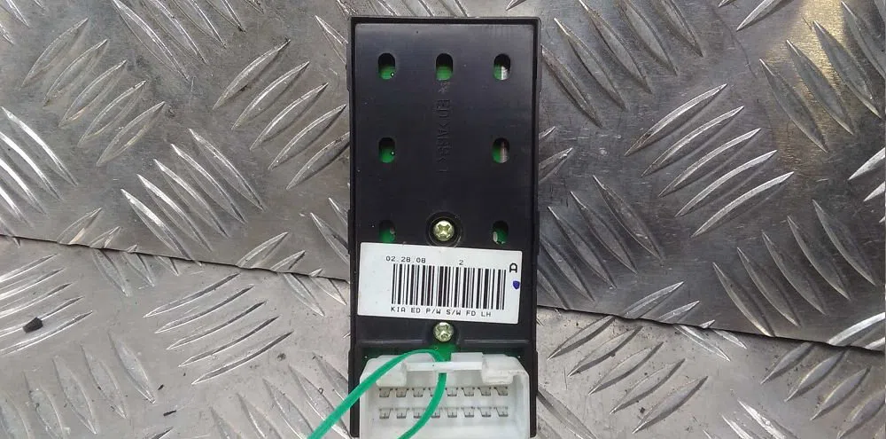 Commande lève-glace porte avant gauche Kia CEE'D 3-5 portes (ED) 1.6 crdi 90 (2006-2012) occasion — photo 2