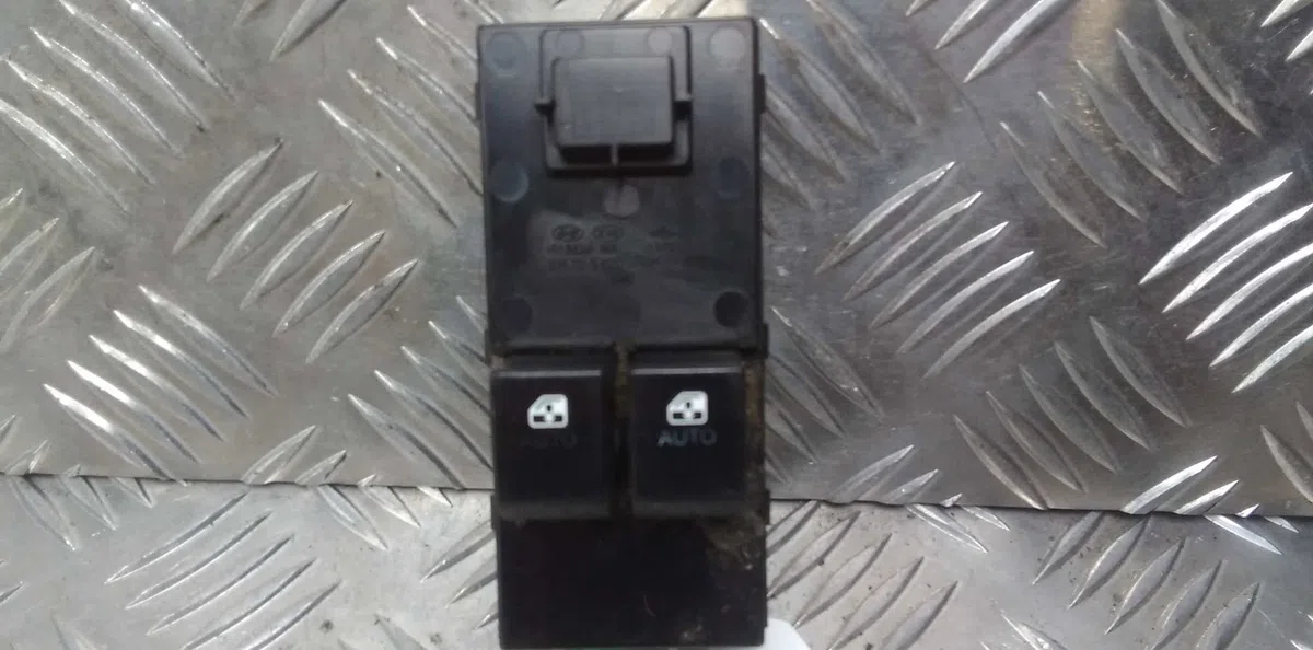 Commande lève-glace porte avant gauche Kia CEE'D 3-5 portes (ED) 1.6 crdi 90 (2006-2012) occasion — photo 3