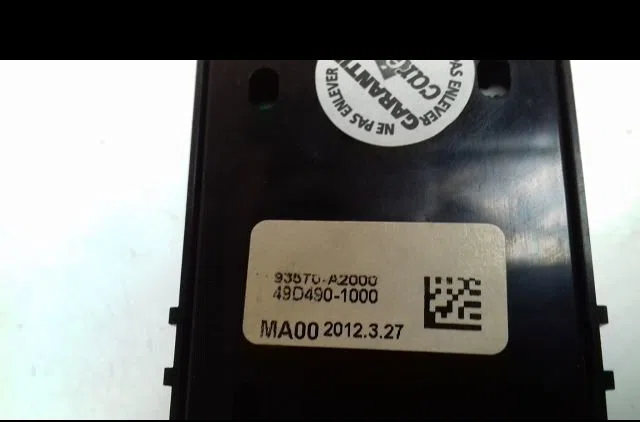 Commande lève-glace porte avant gauche Kia CEE'D (JD) 1.6 crdi 128 (2012-2018) occasion — photo 4