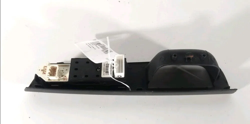 Commande lève-glace porte avant gauche Kia CEE'D SW (ED) 1.6 crdi 90 (2007-2012) occasion — photo 2
