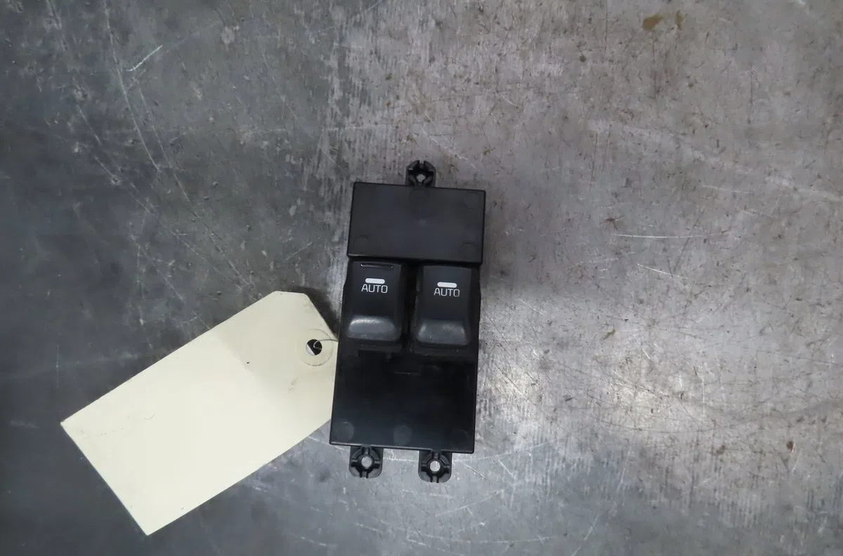 Commande lève-glace porte avant gauche Kia PRO CEE'D (JD) 1.6 crdi 128 (2013-2015) occasion — photo 4