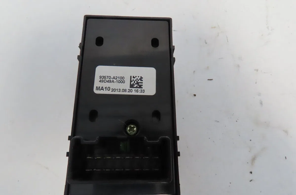 Commande lève-glace porte avant gauche Kia PRO CEE'D (JD) 1.6 gdi (2013-2018) occasion — photo 2