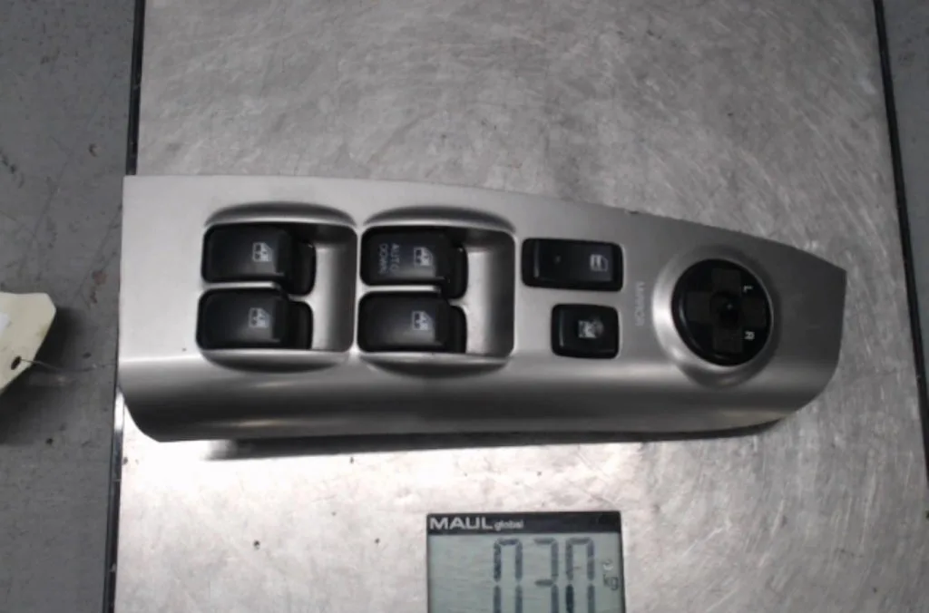 Commande lève-glace porte avant gauche Kia SPORTAGE II (JE_, KM) 2.0 crdi 4wd (2004) occasion