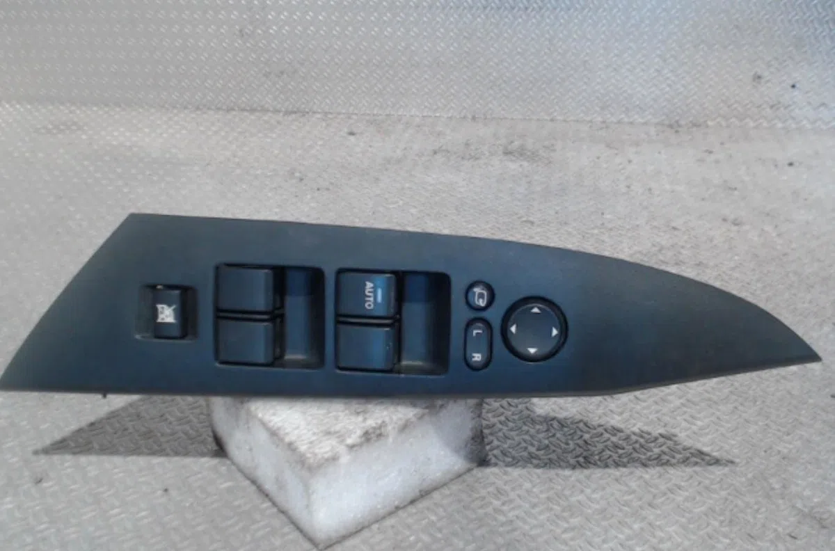 Commande lève-glace porte avant gauche MAZDA 3 2  3 2 PHASE 1 occasion