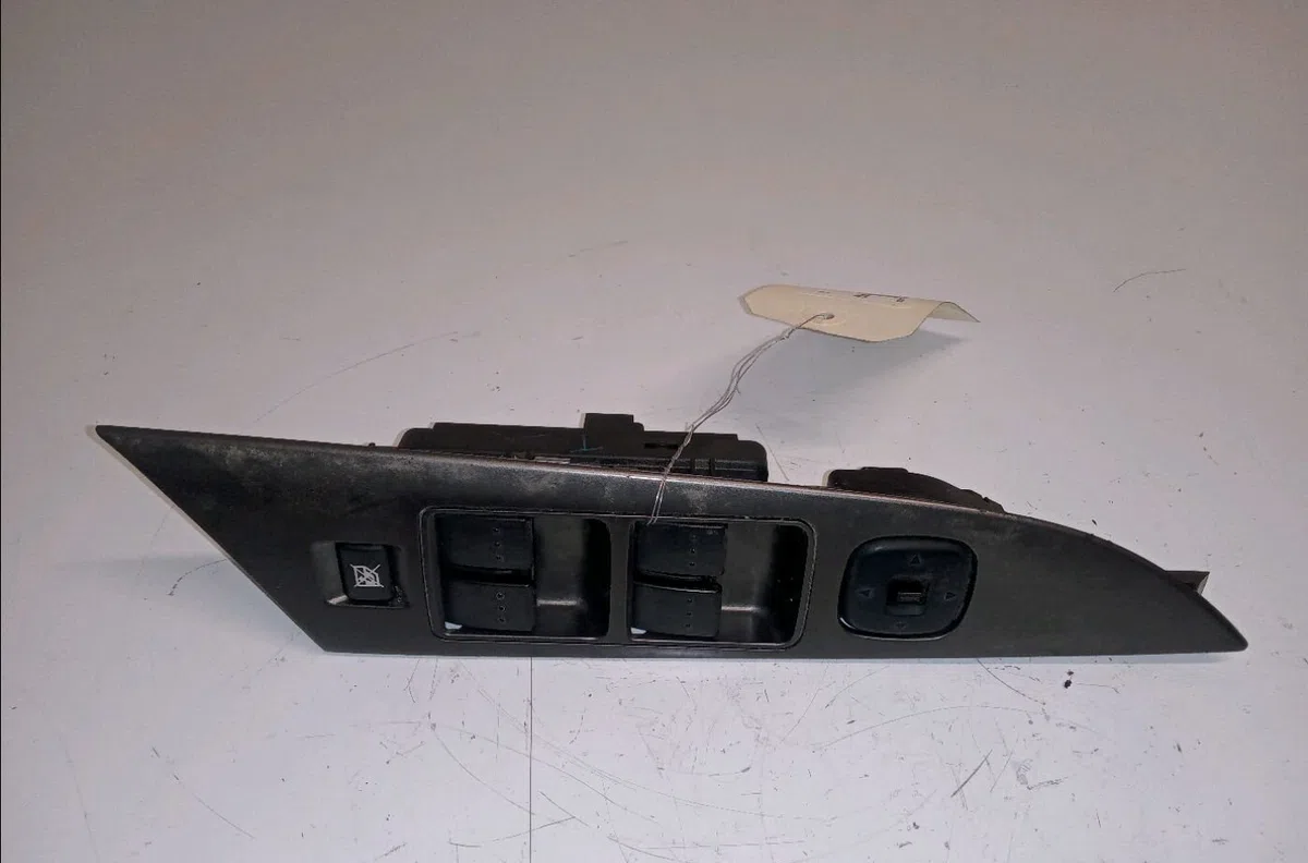 Commande lève-glace porte avant gauche Mazda 3 (BK) 1.6 (bk14) (2003-2009) occasion