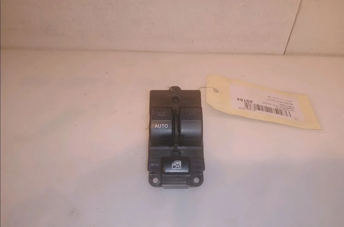 Commande lève-glace porte avant gauche Mazda 626 V Hatchback (GF) 1.8 (gf8p) (1997-1999) occasion