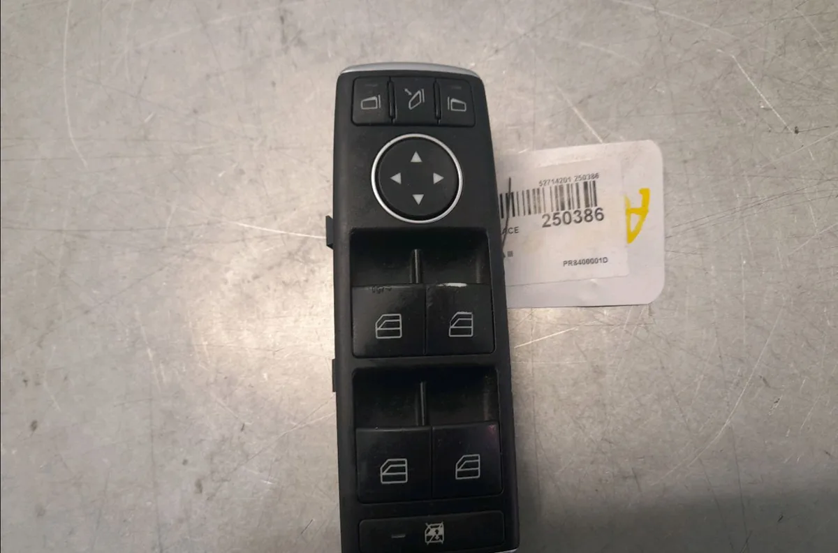 Commande lève-glace porte avant gauche Mercedes-benz CLASSE A (W176) A 160 (176.041) (2015-2018) occasion