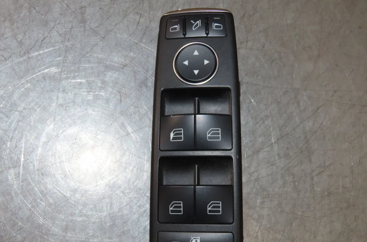 Commande lève-glace porte avant gauche Mercedes-benz CLASSE A (W176) A 180 (176.042) (2012-2018) occasion