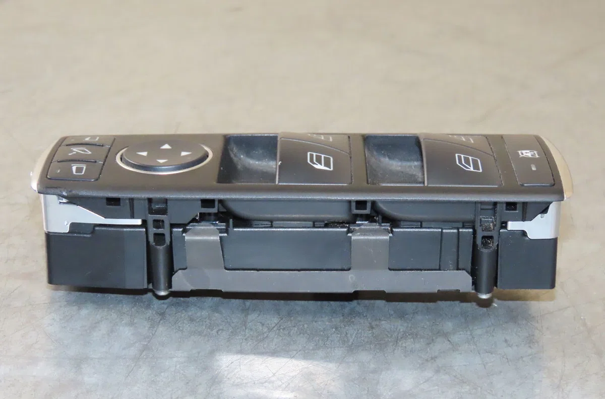 Commande lève-glace porte avant gauche Mercedes-benz CLASSE A (W176) A 180 (176.042) (2012-2018) occasion
