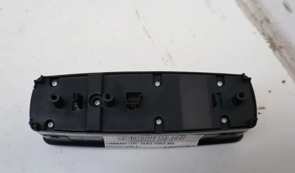 Commande lève-glace porte avant gauche Mercedes-benz CLASSE B Sports Tourer (W245) B 170 (245.232) (2005-2011) occasion — photo 2