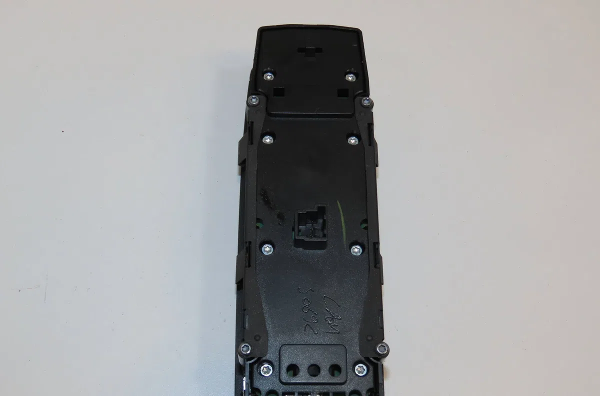 Commande lève-glace porte avant gauche Mercedes-benz CLASSE B Sports Tourer (W246, W242) B 180 cdi (246.200) (2011-2014) occasion — photo 2