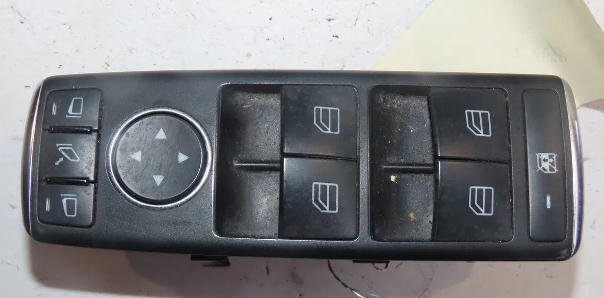 Commande lève-glace porte avant gauche Mercedes-benz CLASSE E (W212) E 300 hybrid - bluetec hybrid (212.098) (2011-2016) occasion — photo 3